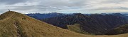 56 Panoramica tra il Baciamorti (2006  m) e l'Aralalta (2003 m)